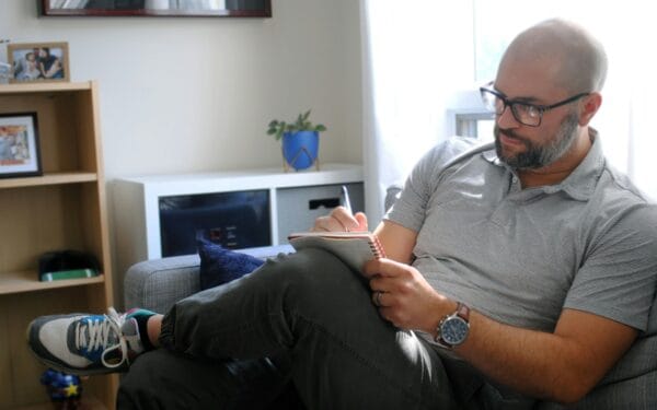 Escrita Visceral: 8 Técnicas para Causar Impacto (E Parar de Encher Linguiça)